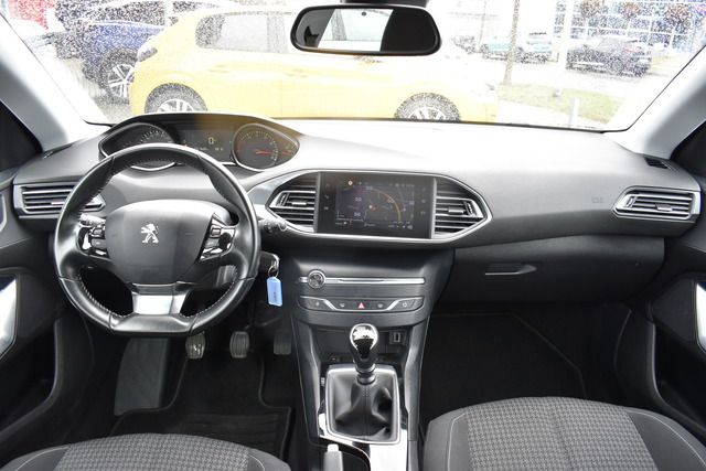 Fahrzeugabbildung Peugeot 308 SW 1.2 PureTech PT130 *1.HD*NAVI**GARANTIE*