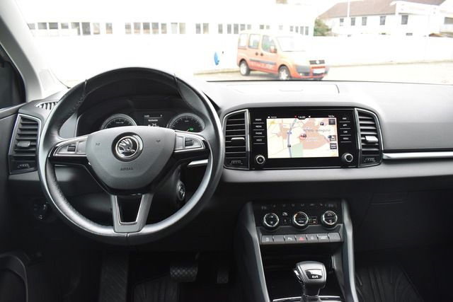 Fahrzeugabbildung SKODA Karoq 2.0 TDI DSG 4x4*FULL-LED*STANDHEIZ*CARPLAY