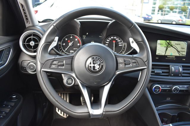 Fahrzeugabbildung Alfa Romeo Giulia Super 2.2 JTDm AT8 *NAVI*SPORT*18ZOLL*XEN