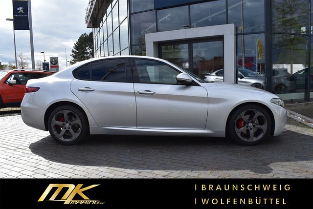 Fahrzeugabbildung Alfa Romeo Giulia Super 2.2 JTDm AT8 *NAVI*SPORT*18ZOLL*XEN