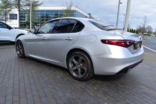 Fahrzeugabbildung Alfa Romeo Giulia Super 2.2 JTDm AT8 *NAVI*SPORT*18ZOLL*XEN