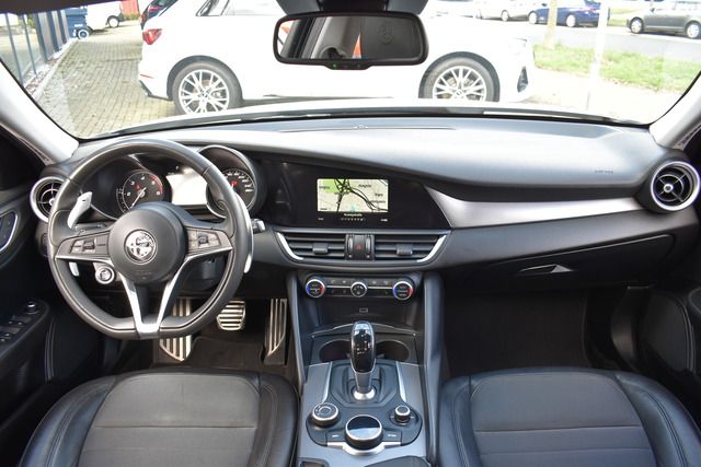 Fahrzeugabbildung Alfa Romeo Giulia Super 2.2 JTDm AT8 *NAVI*SPORT*18ZOLL*XEN