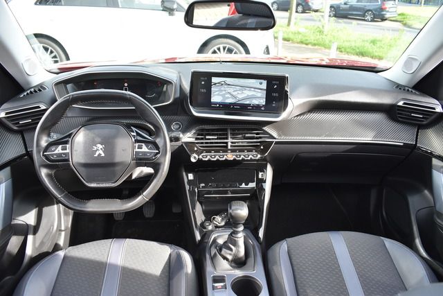 Fahrzeugabbildung Peugeot 2008 Allure 1.2 PureTech130*PANO*3D-NAV*FULL-LED