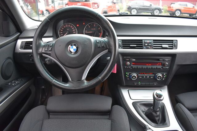 Fahrzeugabbildung BMW 320 d XENON*ALU*SHZ*KLIMAAUTO*MFL*SPORTSITZE*