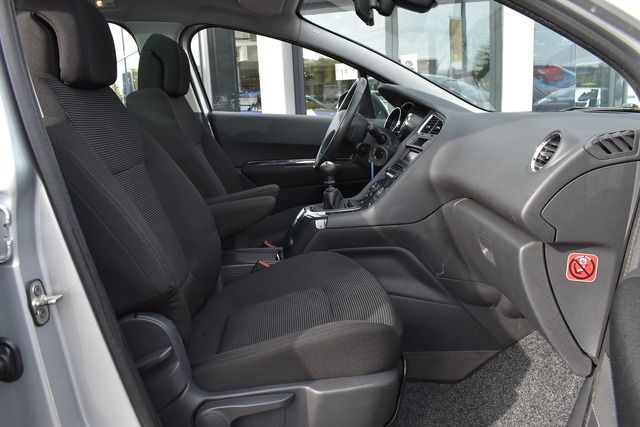 Fahrzeugabbildung Peugeot 5008 1.6 VTI Premium*7 SITZER*KLIMA*TEMPOMAT*TOP