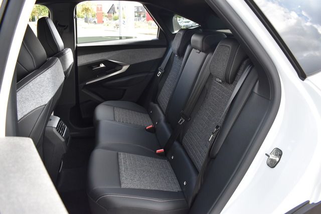 Fahrzeugabbildung Peugeot 3008 ALLURE HYBRID 145 e-DSC6*NEW MODELL*WENIG K