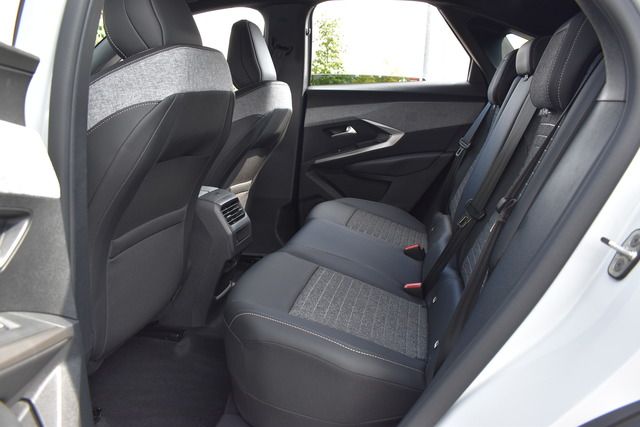 Fahrzeugabbildung Peugeot 3008 ALLURE HYBRID 145 e-DSC6*NEW MODELL*WENIG K