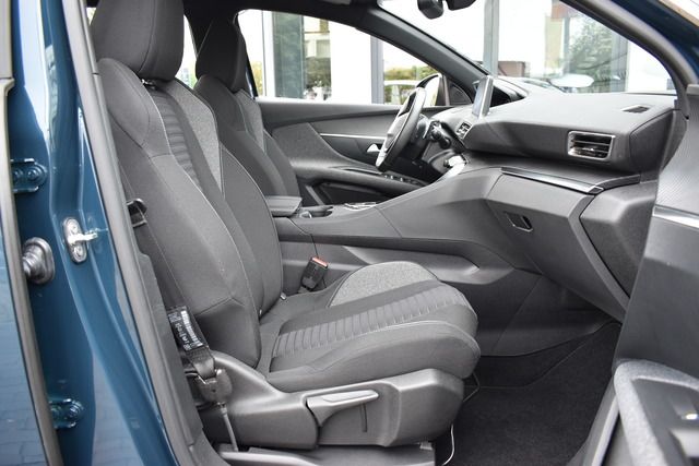 Fahrzeugabbildung Peugeot 3008 PureTech 130 EAT8*KLIMA*NAVI*CARPLAY*KEYLES