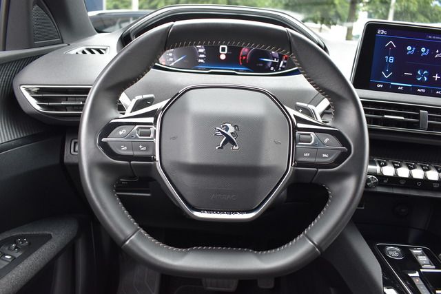 Fahrzeugabbildung Peugeot 3008 PureTech 130 EAT8*KLIMA*NAVI*CARPLAY*KEYLES