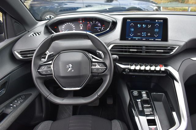 Fahrzeugabbildung Peugeot 3008 PureTech 130 EAT8*KLIMA*NAVI*CARPLAY*KEYLES