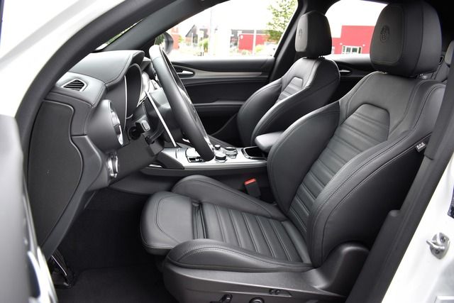 Fahrzeugabbildung Alfa Romeo Stelvio VELOCE Q4 AUTO*LED*CARPLAY*20 ZOLL*TRAUM