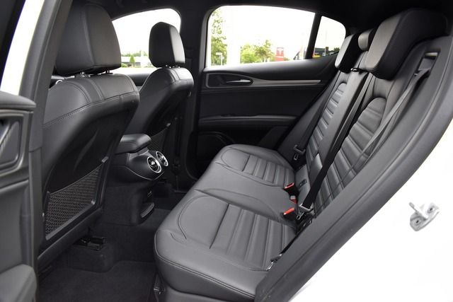 Fahrzeugabbildung Alfa Romeo Stelvio VELOCE Q4 AUTO*LED*CARPLAY*20 ZOLL*TRAUM
