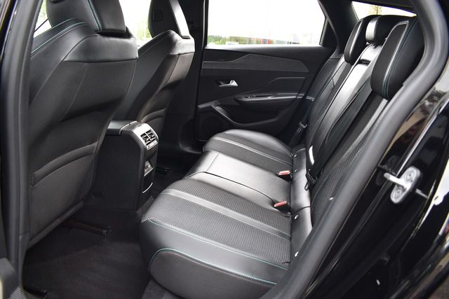 Fahrzeugabbildung Peugeot 308 SW ALLURE PT 130 FACELIFT*CARPLAY*MATRIX*TOP