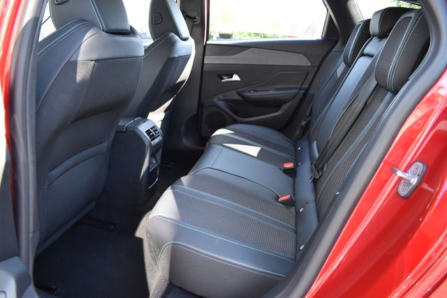 Fahrzeugabbildung Peugeot 308 SW ALLURE PT 130 FACELIFT*CARPLAY*MATRIX*TOP