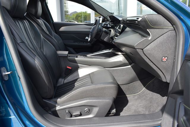 Fahrzeugabbildung Peugeot 408 GT PT 130 EAT8*MATRIX*FOCAL*NIGHT VISION*M24