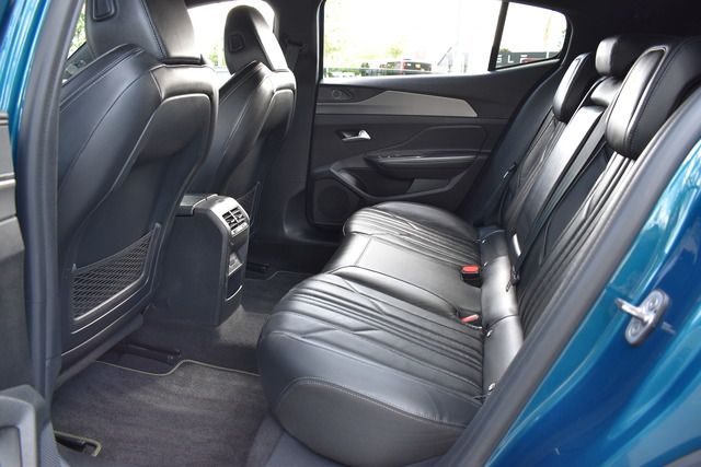 Fahrzeugabbildung Peugeot 408 GT PT 130 EAT8*MATRIX*FOCAL*NIGHT VISION*M24