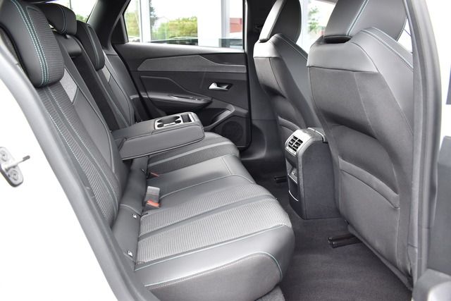 Fahrzeugabbildung Peugeot 308 SW ALLURE PT 130 FACELIFT*CARPLAY*MATRIX*TOP