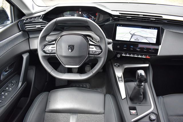 Fahrzeugabbildung Peugeot 308 SW ALLURE PT 130 FACELIFT*CARPLAY*MATRIX*TOP