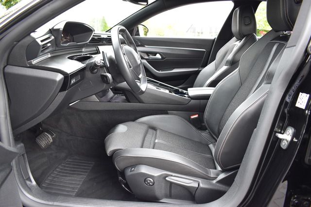 Fahrzeugabbildung Peugeot 508 PT 130 EAT8 ALLURE*MATRIX*FACELIFT*CARPLAY*