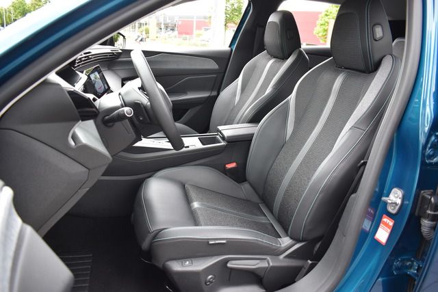 Fahrzeugabbildung Peugeot 308 ALLURE PT 130 EAT8 *FULL-LED*CARPLAY*SHZ*ALU