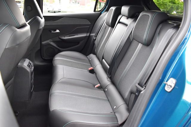 Fahrzeugabbildung Peugeot 308 ALLURE PT 130 EAT8 *FULL-LED*CARPLAY*SHZ*ALU