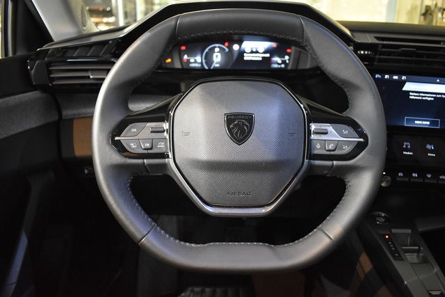 Fahrzeugabbildung Peugeot 308 ALLURE PT 130 EAT8 *FULL-LED*CARPLAY*SHZ*ALU