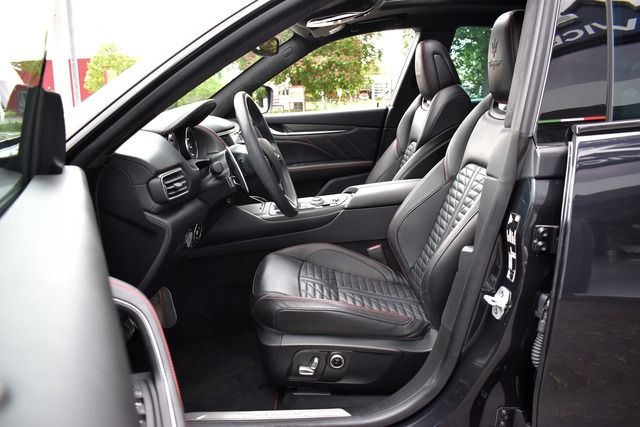 Fahrzeugabbildung Maserati Levante Trofeo 3.8 V8 21ZOLL*PANO*LED*CARBON*TOP