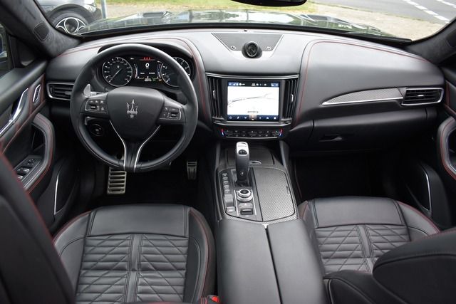 Fahrzeugabbildung Maserati Levante Trofeo 3.8 V8 21ZOLL*PANO*LED*CARBON*TOP