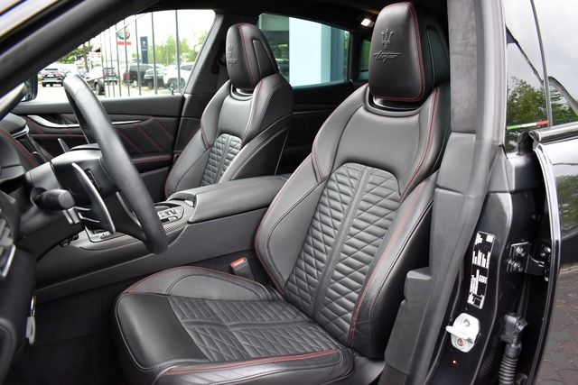 Fahrzeugabbildung Maserati Levante Trofeo 3.8 V8 21ZOLL*PANO*LED*CARBON*TOP