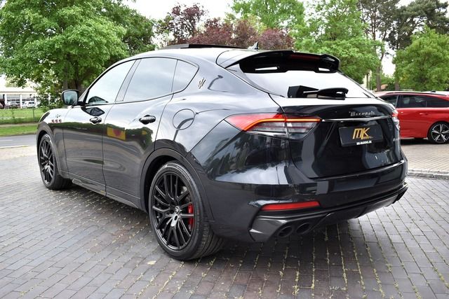 Fahrzeugabbildung Maserati Levante Trofeo 3.8 V8 21ZOLL*PANO*LED*CARBON*TOP
