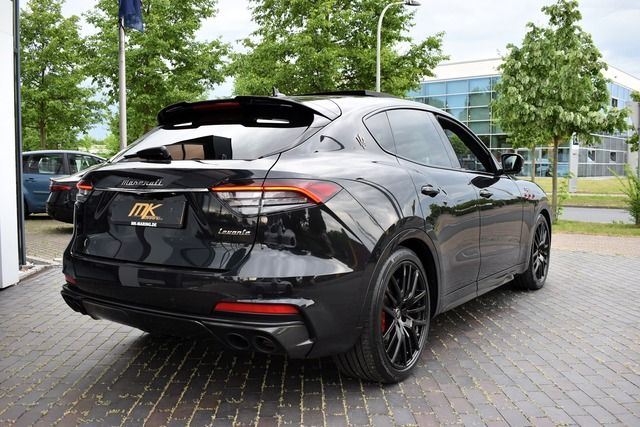 Fahrzeugabbildung Maserati Levante Trofeo 3.8 V8 21ZOLL*PANO*LED*CARBON*TOP