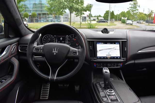 Fahrzeugabbildung Maserati Levante Trofeo 3.8 V8 21ZOLL*PANO*LED*CARBON*TOP