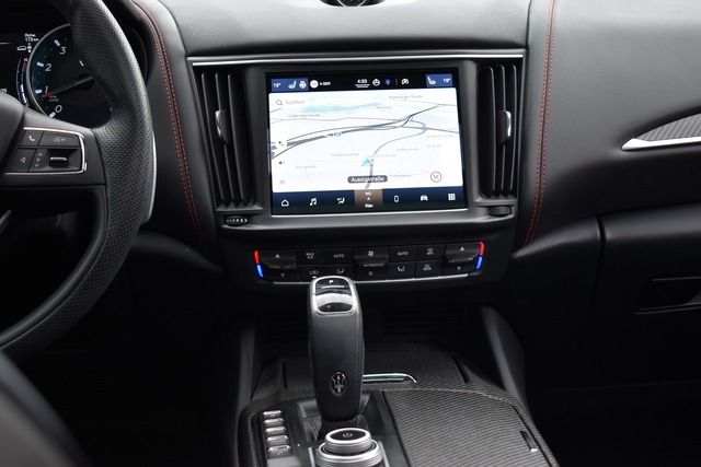 Fahrzeugabbildung Maserati Levante Trofeo 3.8 V8 21ZOLL*PANO*LED*CARBON*TOP