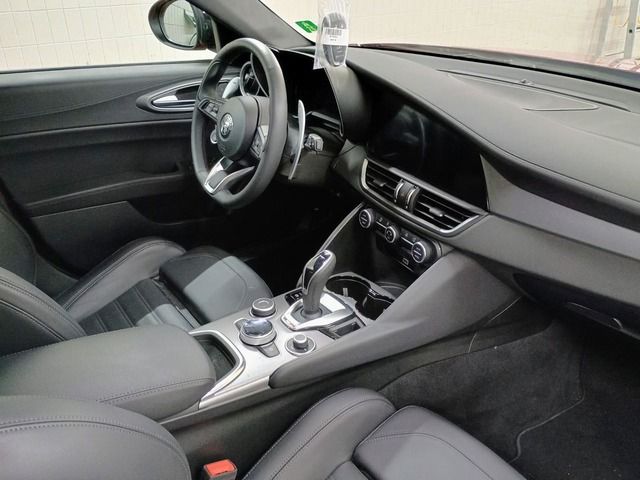 Fahrzeugabbildung Alfa Romeo Giulia VELOCE Q4*MATRIX*ACC*CARPLAY*F1*H&K SOUND