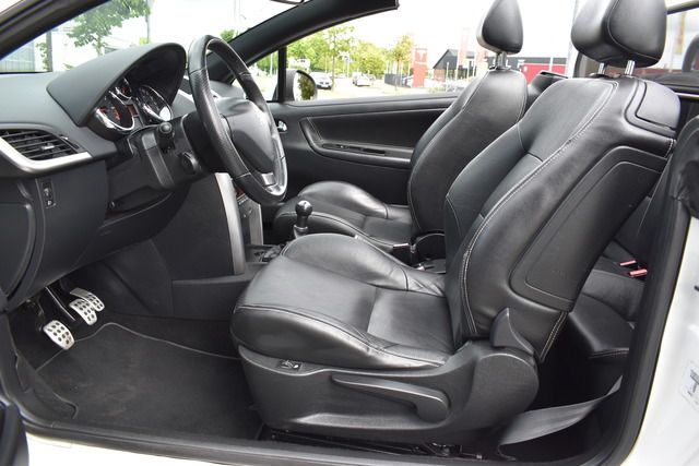 Fahrzeugabbildung Peugeot 207 CC ALLURE 1.6 VTi 120 LEDER*17ZOLL*GARANTIE*