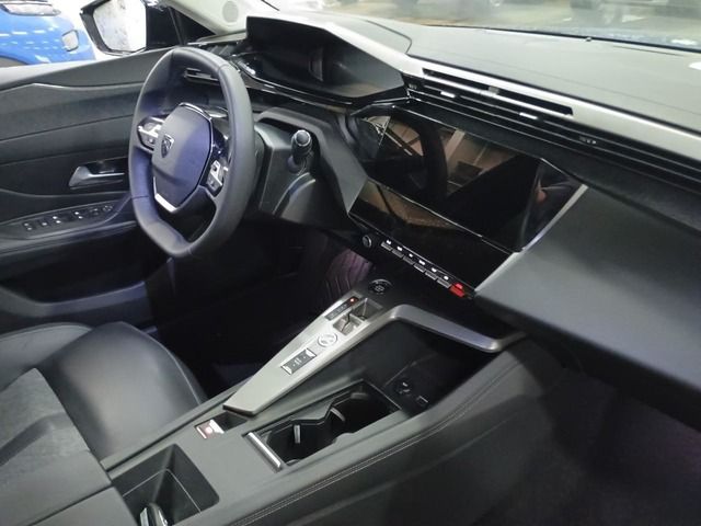 Fahrzeugabbildung Peugeot 408 ALLURE PT 130 EAT8*CARPLAY*MATRIX*TRAUMHAFT*