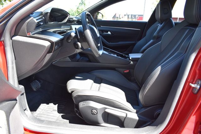 Fahrzeugabbildung Peugeot 508 SW Allure PT 130 EAT8*MATRIX*NAV*SHZ*CARPLAY