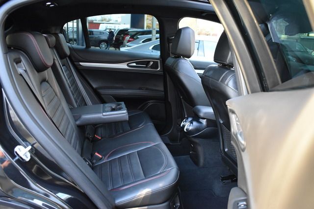 Fahrzeugabbildung Alfa Romeo Stelvio 2.0 TURBO*COMPETIZIONE*BLACK*PANO*MATRIX