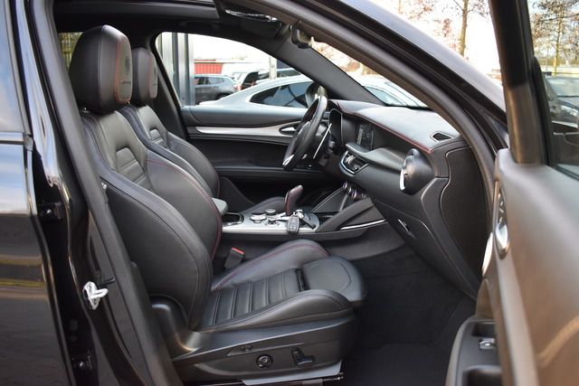 Fahrzeugabbildung Alfa Romeo Stelvio 2.0 TURBO*COMPETIZIONE*BLACK*PANO*MATRIX