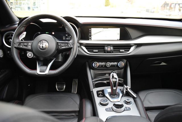 Fahrzeugabbildung Alfa Romeo Stelvio 2.0 TURBO*COMPETIZIONE*BLACK*PANO*MATRIX
