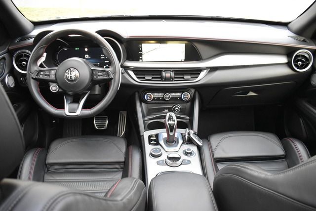 Fahrzeugabbildung Alfa Romeo Stelvio 2.0 TURBO*COMPETIZIONE*BLACK*PANO*MATRIX