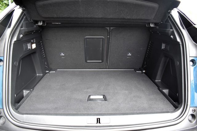 Fahrzeugabbildung Peugeot 3008 GT PT 130 EAT8*FULL-LED*NAV*SHZ*FOCAL*KLIMA