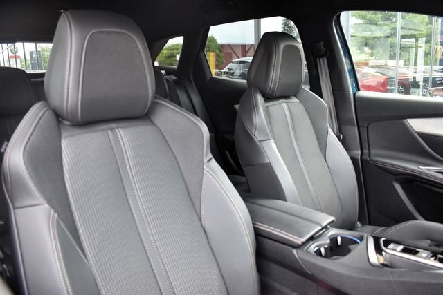 Fahrzeugabbildung Peugeot 3008 GT PT 130 EAT8*FULL-LED*NAV*SHZ*FOCAL*KLIMA