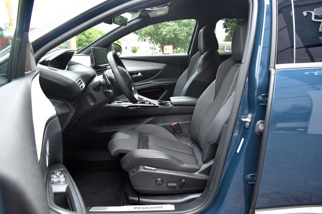Fahrzeugabbildung Peugeot 3008 GT PT 130 EAT8*FULL-LED*NAV*SHZ*FOCAL*KLIMA