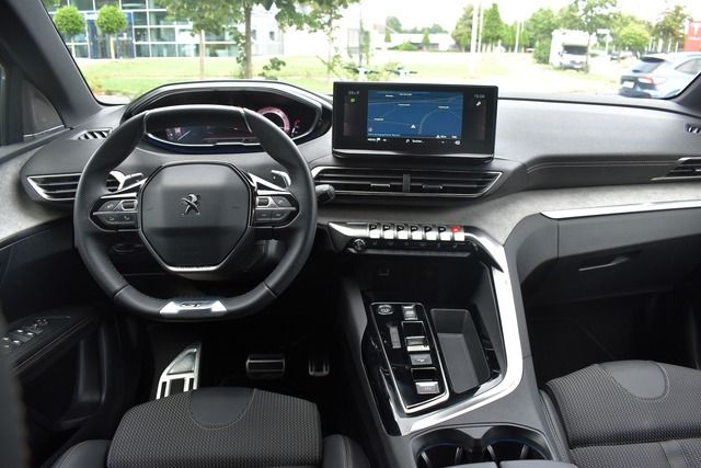 Fahrzeugabbildung Peugeot 3008 GT PT 130 EAT8*FULL-LED*NAV*SHZ*FOCAL*KLIMA