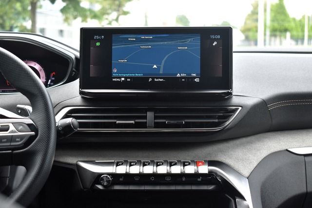 Fahrzeugabbildung Peugeot 3008 GT PT 130 EAT8*FULL-LED*NAV*SHZ*FOCAL*KLIMA