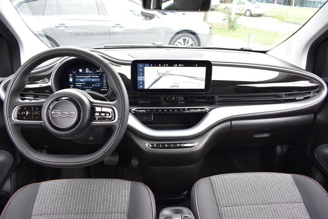 Fahrzeugabbildung Fiat 500 e 3+1 Icon *1.HAND*CO-DRIVER*