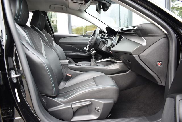 Fahrzeugabbildung Peugeot 308 SW ALLURE PT 130 FACELIFT*CARPLAY*MATRIX*TOP