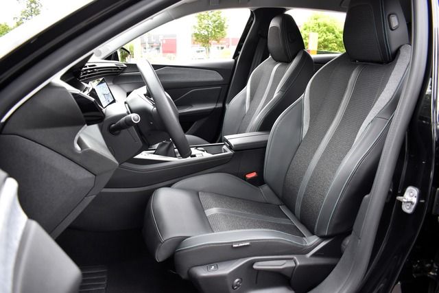 Fahrzeugabbildung Peugeot 308 SW ALLURE PT 130 FACELIFT*CARPLAY*MATRIX*TOP