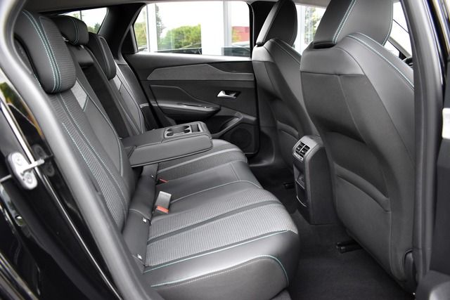 Fahrzeugabbildung Peugeot 308 SW ALLURE PT 130 FACELIFT*CARPLAY*MATRIX*TOP